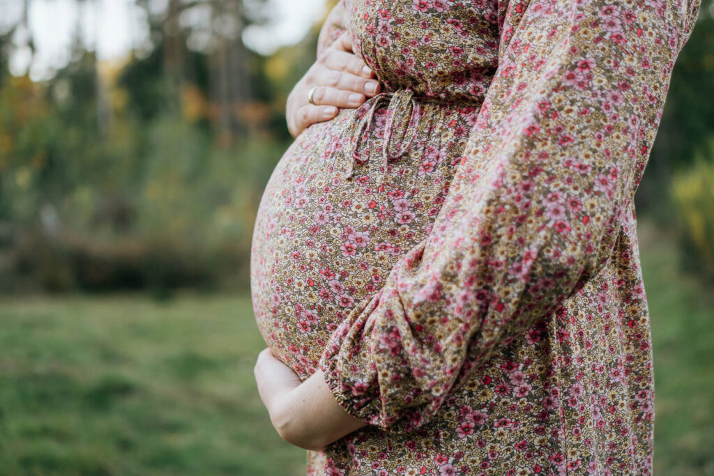 Fotografin-Judith-Babybauch-Buchholz-Brunsberg- Babybauchfotoshooting Schwangerschaftsshooting Babybauch Schwanger