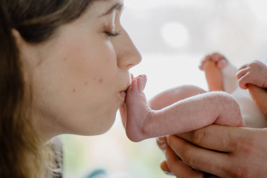 Wochenbettreportage Newbornfotoshooting Homestory Babyfotografie Buchholz in der Nordheide
